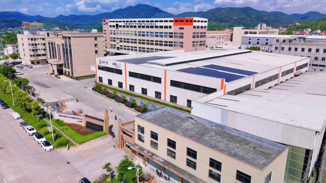 Guohua డోర్స్ & విండోస్ మరియు Penghao గ్లాస్ హై-ఎండ్ డోర్స్ & విండోస్‌లో కొత్త అధ్యాయాన్ని సృష్టించడానికి దళాలలో చేరాయి